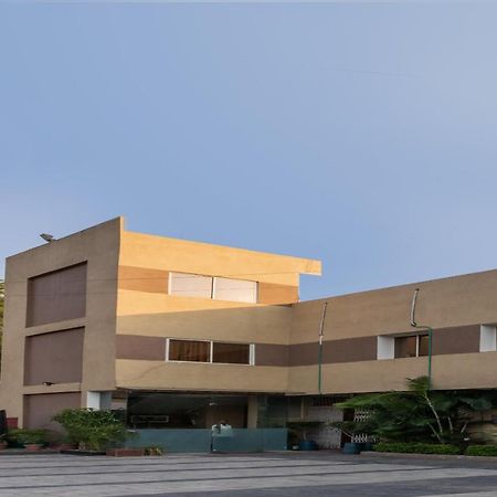 Oyo 79233 Hotel Hive Stays Kochi ภายนอก รูปภาพ