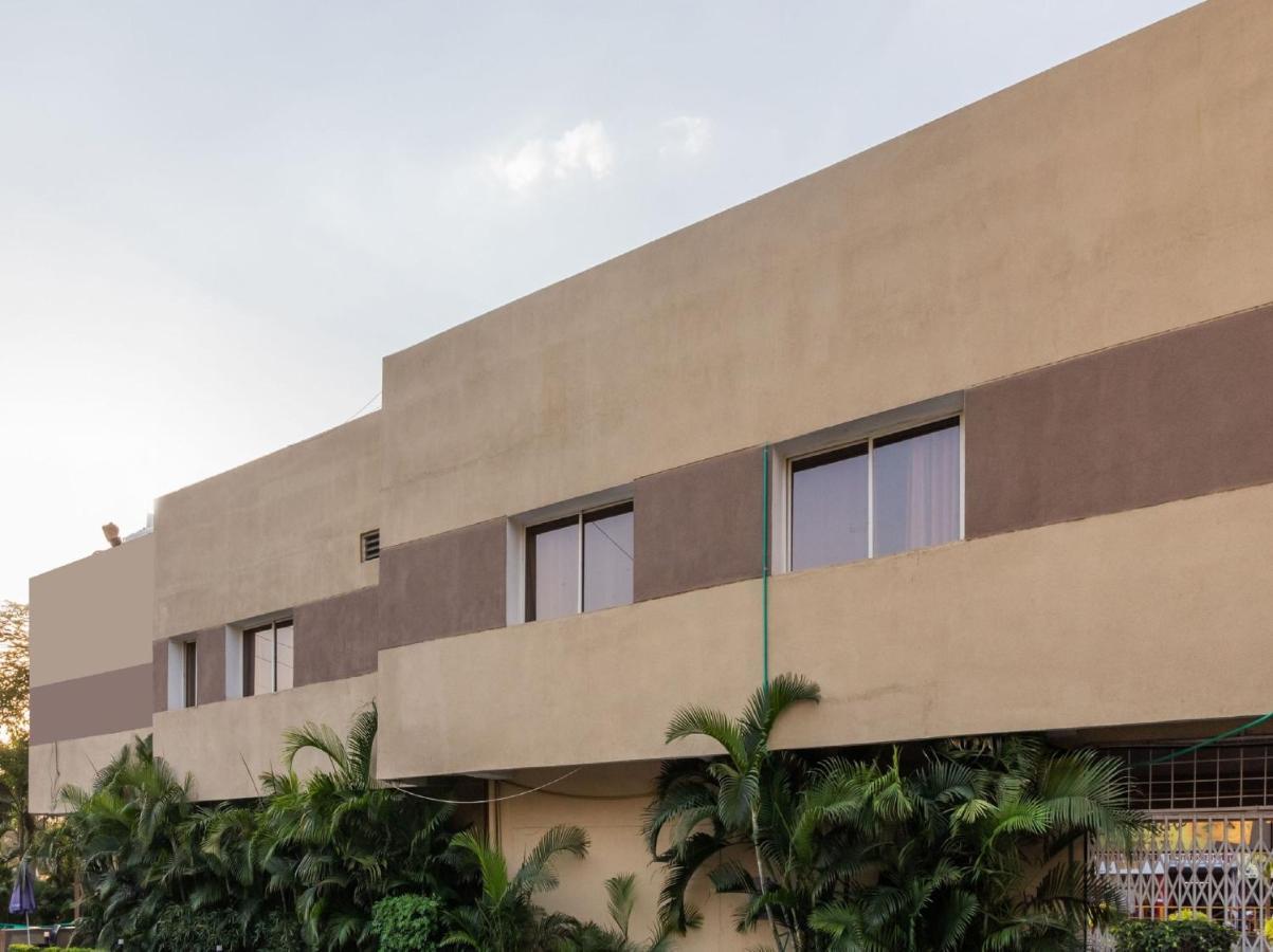 Oyo 79233 Hotel Hive Stays Kochi ภายนอก รูปภาพ
