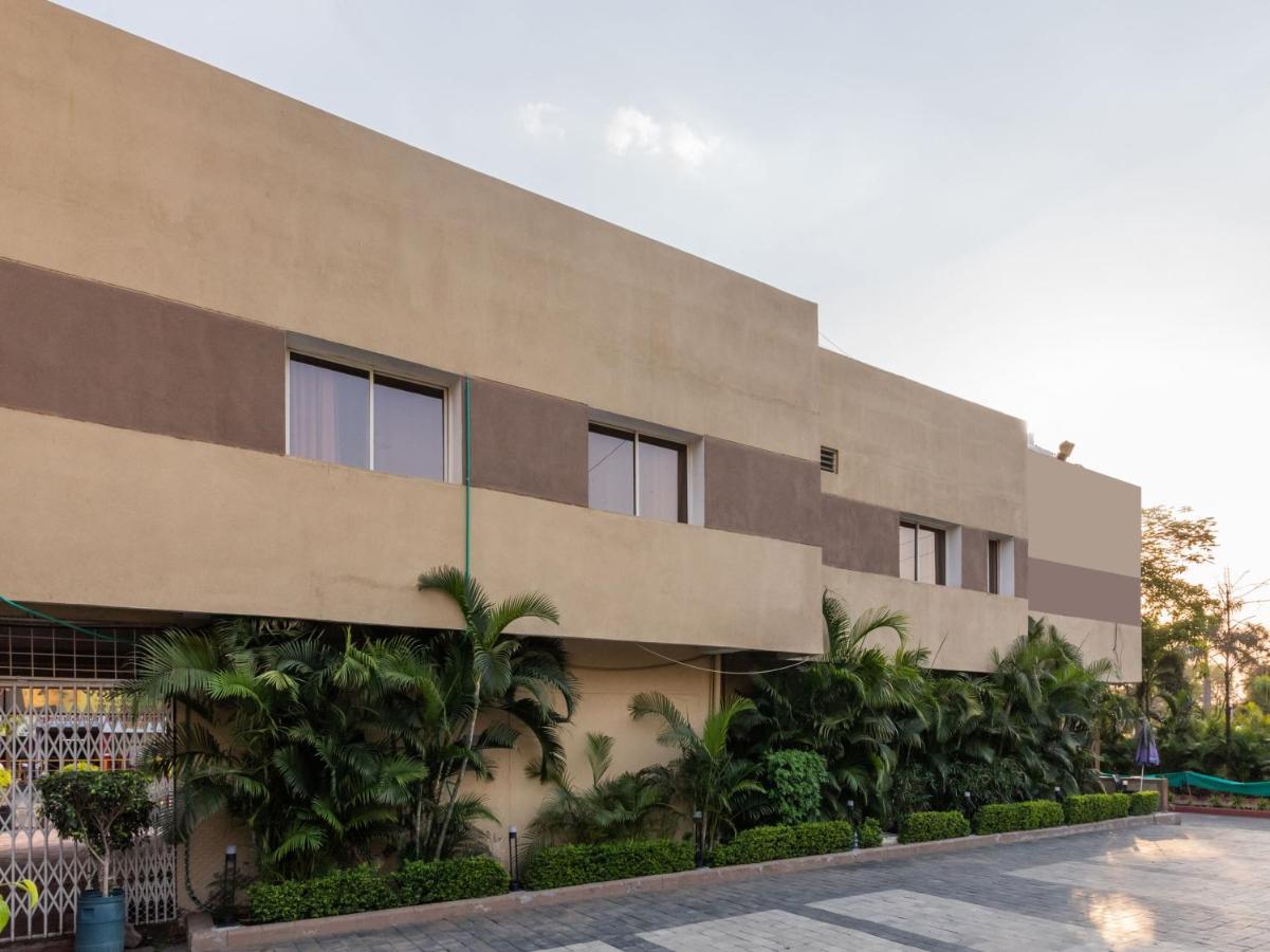 Oyo 79233 Hotel Hive Stays Kochi ภายนอก รูปภาพ